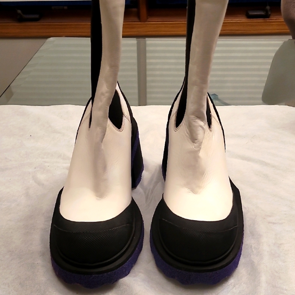 Stylish OFF WHITE boots Size 37 Brand New